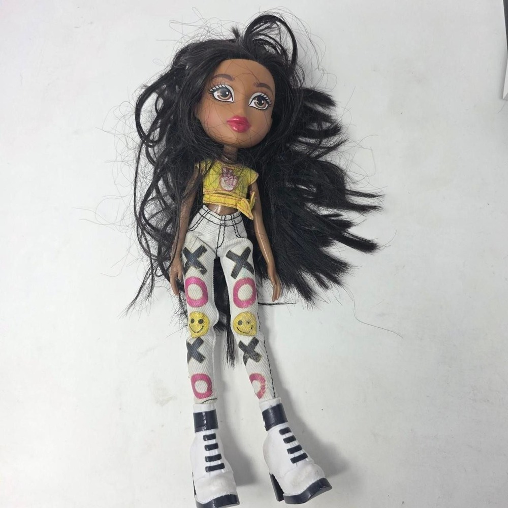 bratz doll with selfie‎ snap clothing